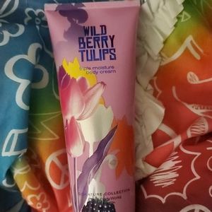 B&BW wild berry tulips triple moisture body cream